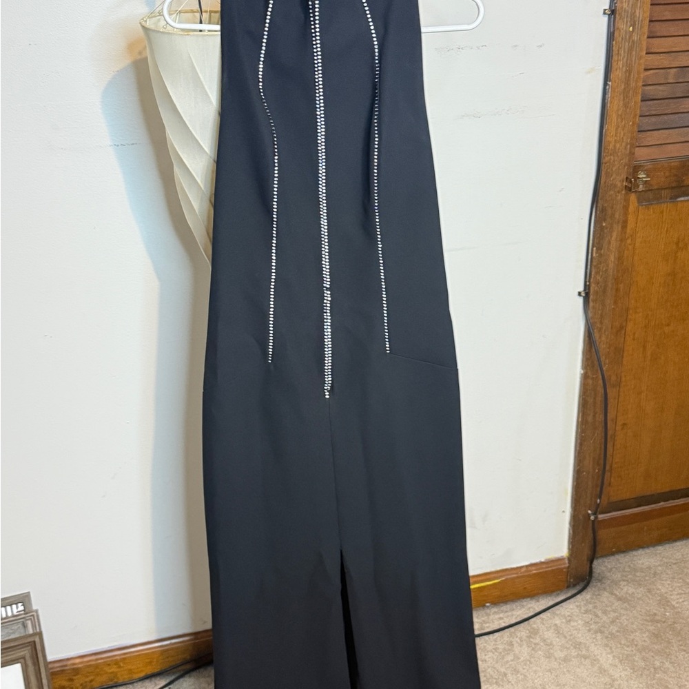 Elegant Black Dress with Zipper Detail